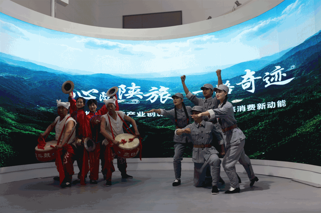 2021年第五届丝博会草莓视频APP下载污展示工厂作品
